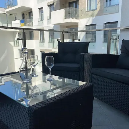 Elisabeth Blue With Parking Apartament