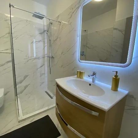 Elisabeth Blue With Parking Διαμέρισμα *