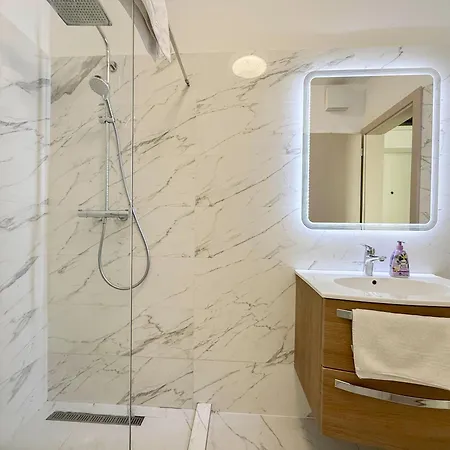 Elisabeth Blue With Parking *