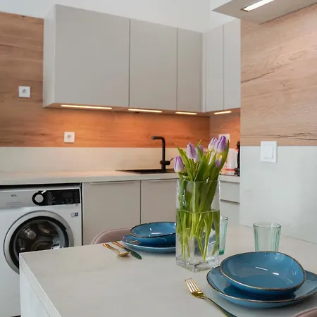 Elisabeth Blue With Parking *