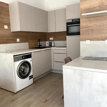 Elisabeth Blue With Parking Apartamento
